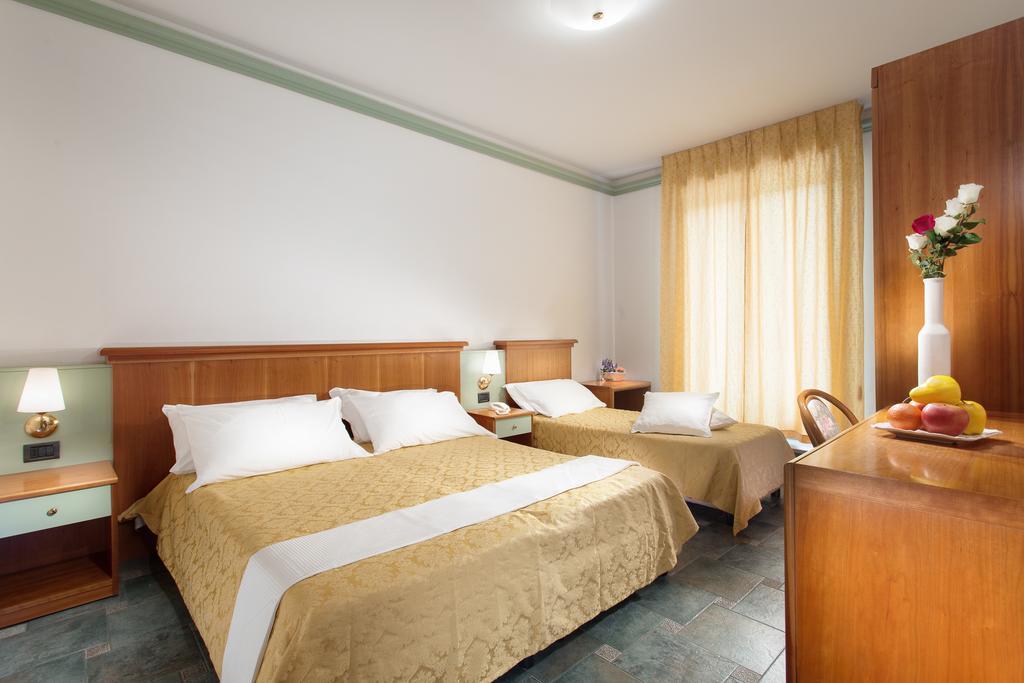 Hotel Zeus Cesenatico Phòng bức ảnh