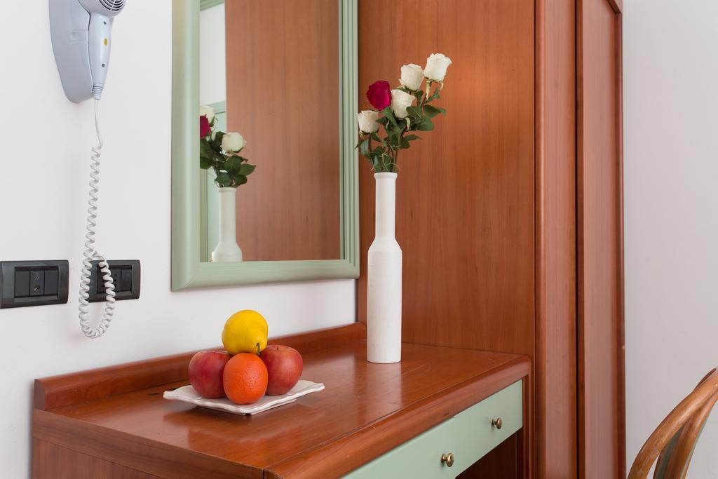 Hotel Zeus Cesenatico Phòng bức ảnh